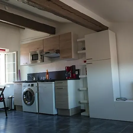 Au 23 *